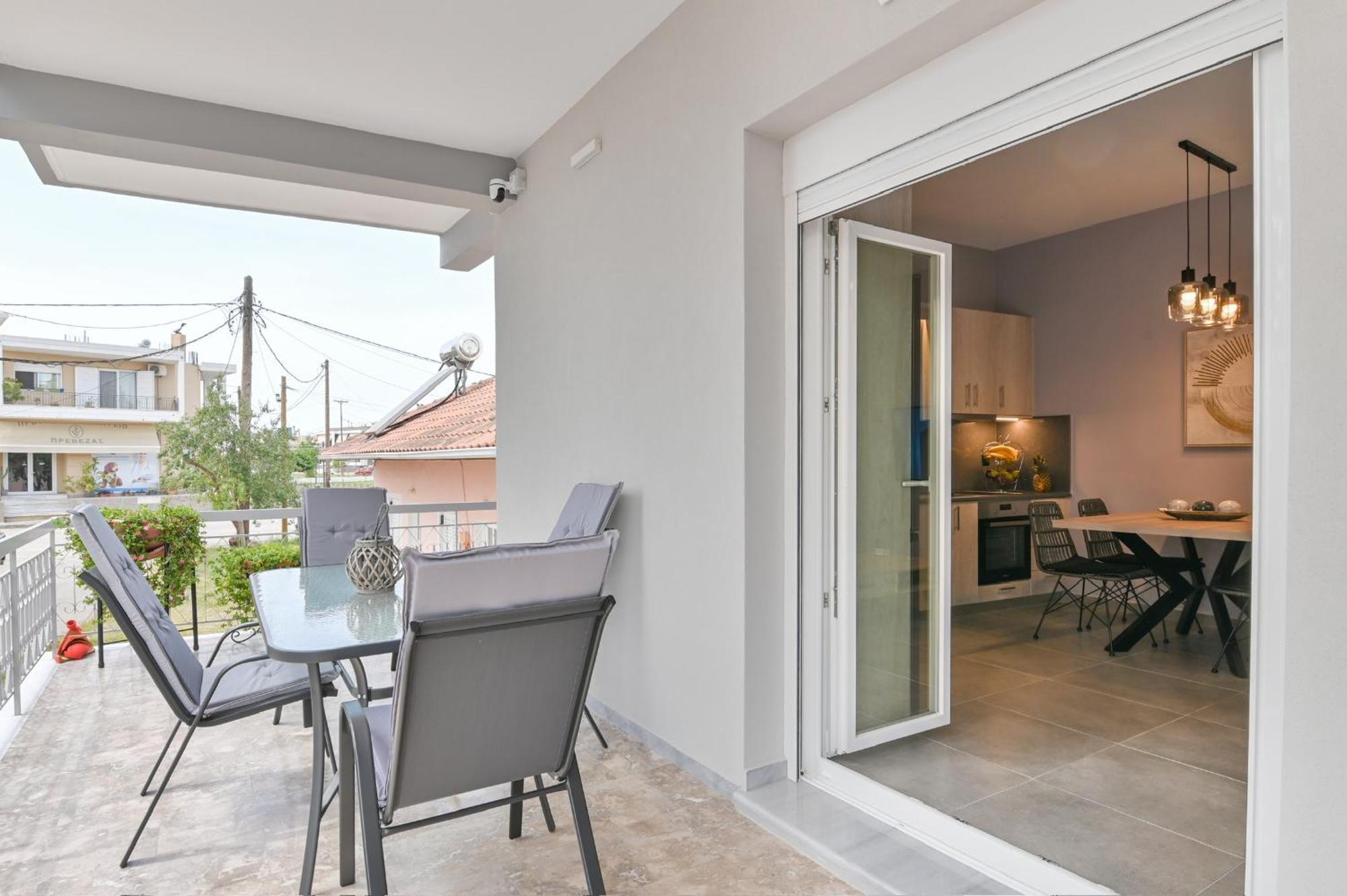 פרבזה Louisa Luxury Apartments מראה חיצוני תמונה