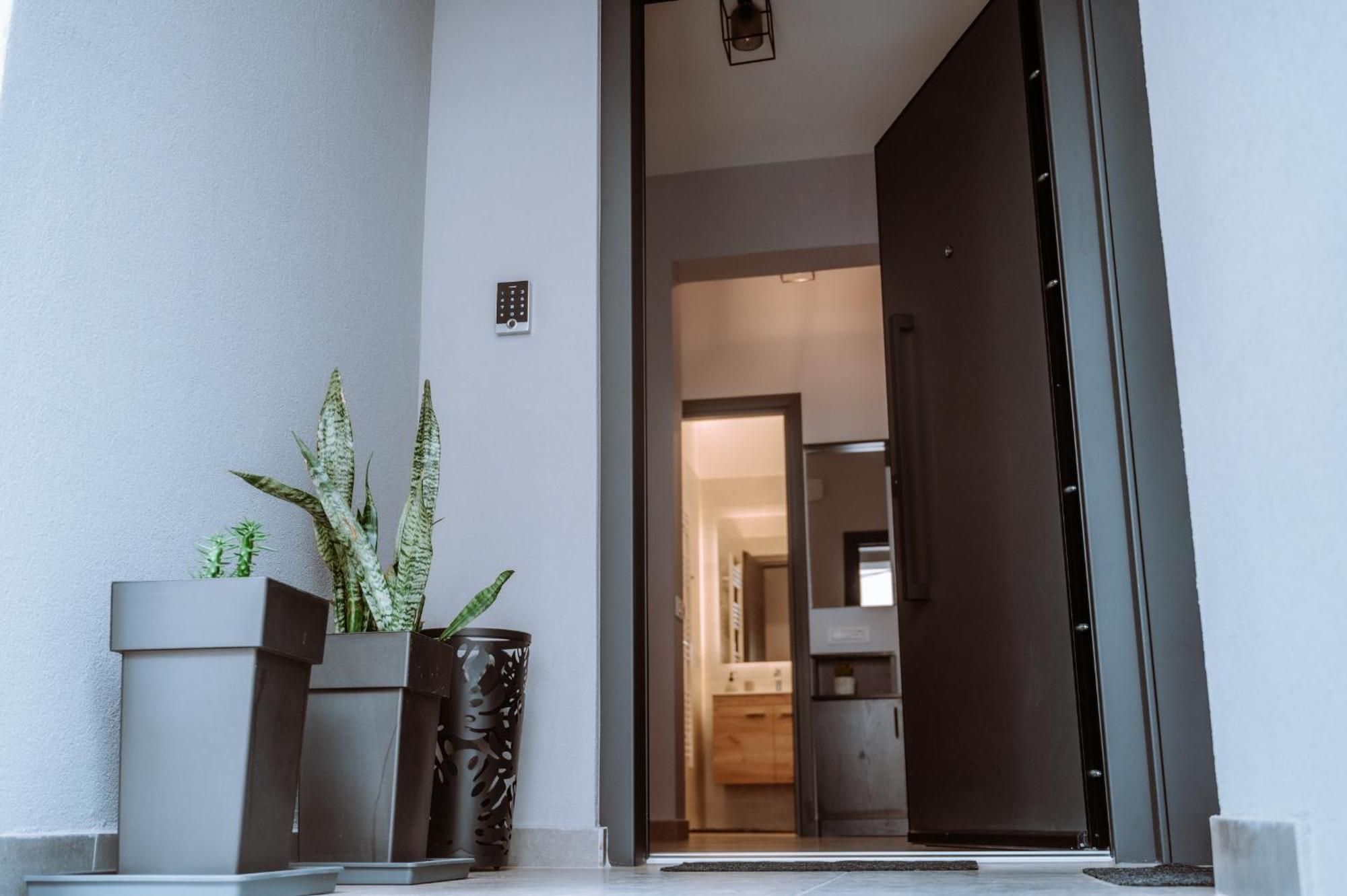 פרבזה Louisa Luxury Apartments מראה חיצוני תמונה