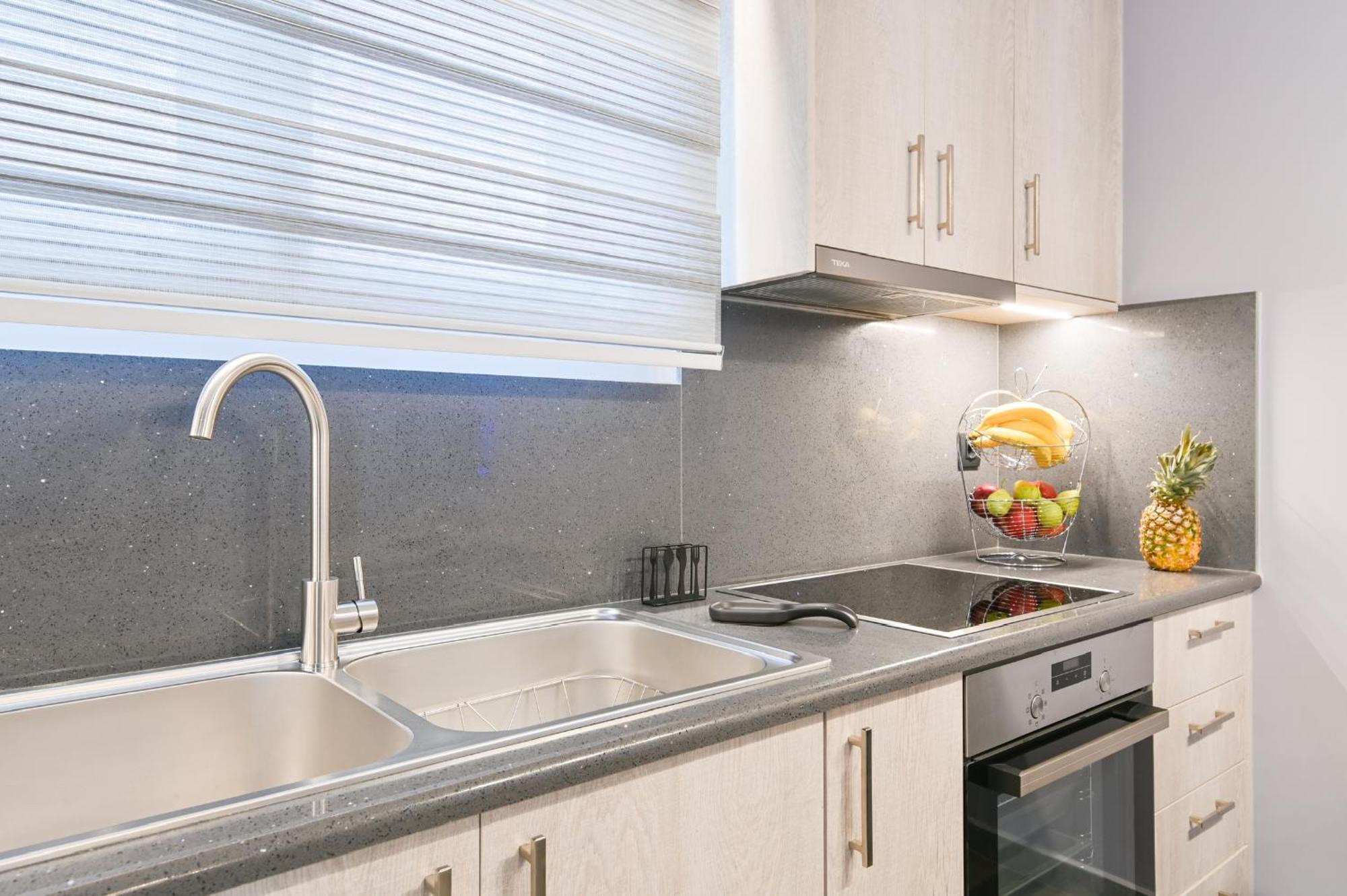 פרבזה Louisa Luxury Apartments מראה חיצוני תמונה